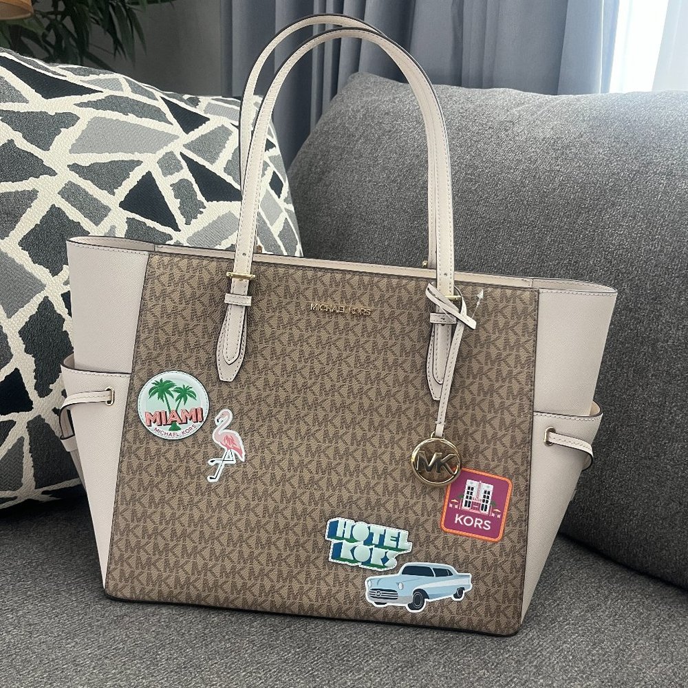 Michael Kors Gilly Large Drawstring Travel Tote Handbag Shoulder Bag Light Cream